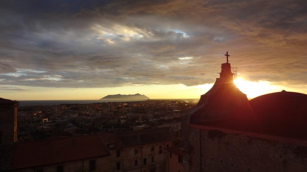 Torrione San Giovanni Terracina Esterno foto